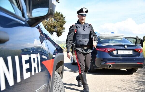 carabinieri controlli posto di blocco ridim controlli dei carabinieri ad un posto di blocco