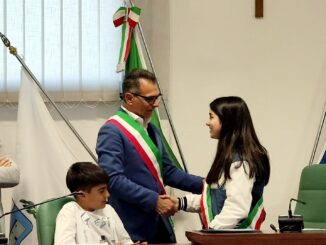 La sindaca della giunta dei ragazzi e delle ragazze a Telti
