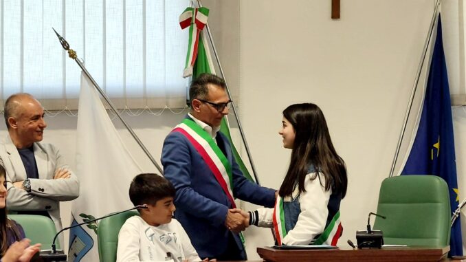 vlcsnap-2025-05-01-12h51m48s795 La sindaca della giunta dei ragazzi e delle ragazze a Telti
