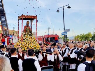 Pioggia di petali su San Simplicio