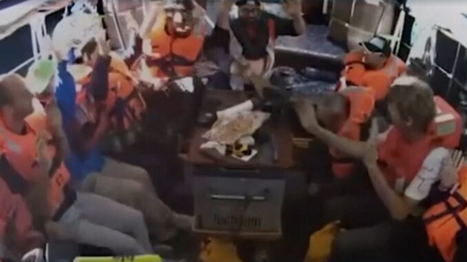 Israele dirotta nave con Greta Thunberg diretta verso Gaza