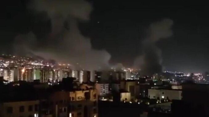 Attacco israeliano all’Iran, colonne di fumo su Teheran – Video