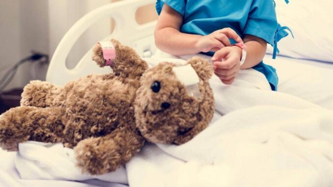 Bambina in fin di vita per il morbillo, Bassetti: “Bisogna tornare a parlare di vaccini”