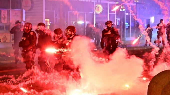 Da New York a Dallas, si allarga protesta per raid anti-migranti negli Usa