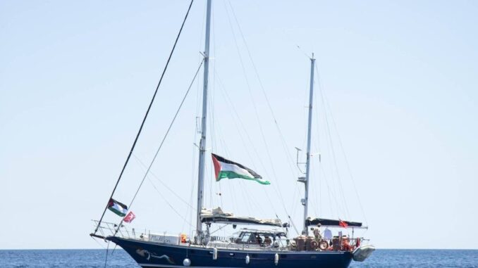 Gaza, Israele dirotta nave con a bordo Greta Thunberg