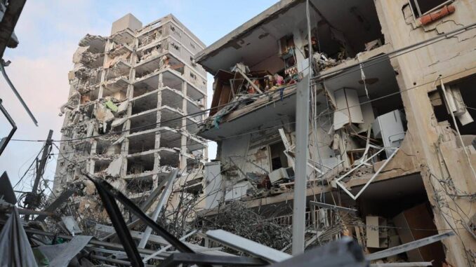 Israele-Iran, nuova notte di raid: Teheran colpisce Tel Aviv e Gerusalemme. Trump: “Colpiremo, se attaccati”