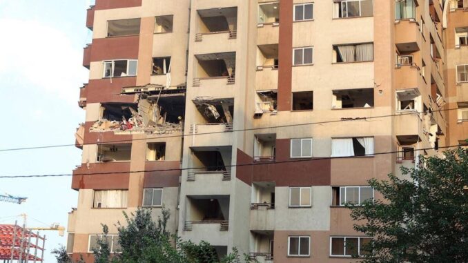 Israele attacca l’Iran, colpiti siti nucleari e vertici militari