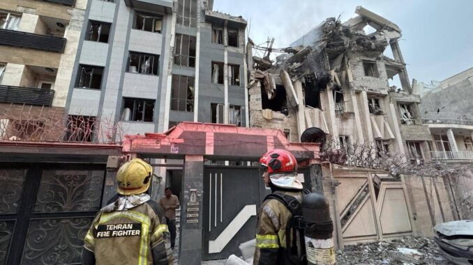 Israele, nuovi attacchi contro Iran. Esplosioni a Teheran