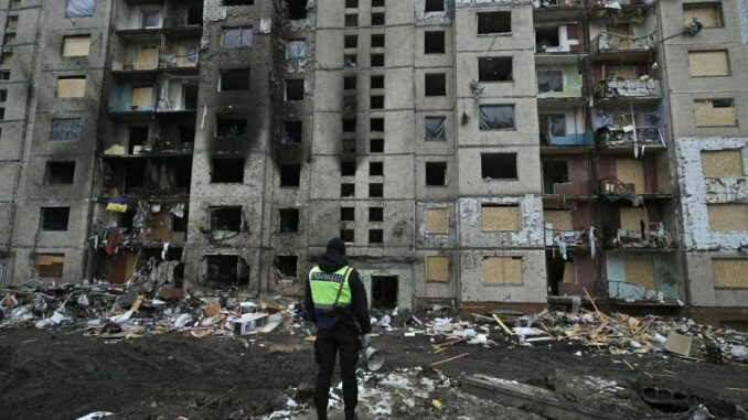 Massiccio attacco russo sull’Ucraina, droni e missili anche su Kiev: almeno 4 morti