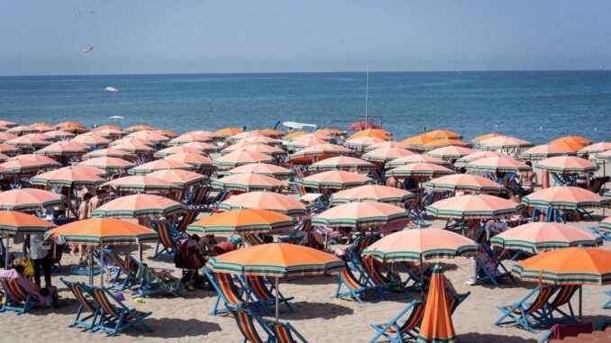 Melanoma e tumori della pelle, dermatologi Idi in campo per screening gratuiti