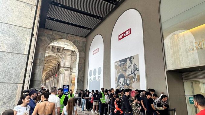 Quattro ore per un Labubu, cronaca pop di una fila surreale alla Rinascente
