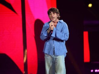 Rkomi annulla i concerti estivi e annuncia il tour nei teatri il cambio di rotta