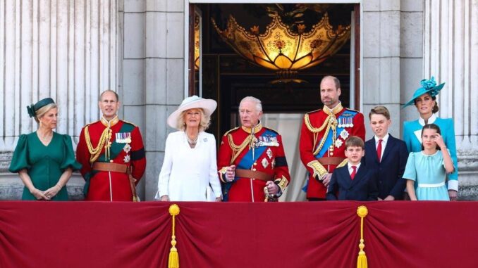 Trooping the Colour, il tributo di re Carlo alle vittime dell’incidente Air India