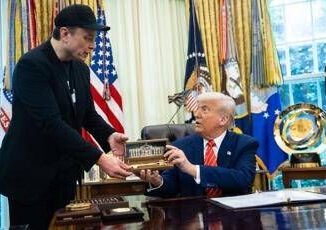 Trump Musk scontro totale. Il presidente Sei impazzito. Mr X Il tuo nome nei file di Epstein