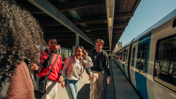 Turismo Trainline boom viaggi in treno per concerti Guns N Roses e Dua Lipa 1