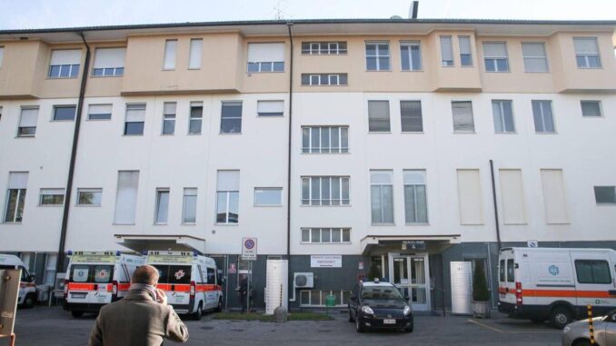 Varese, uccide la moglie ricoverata in ospedale e poi si spara